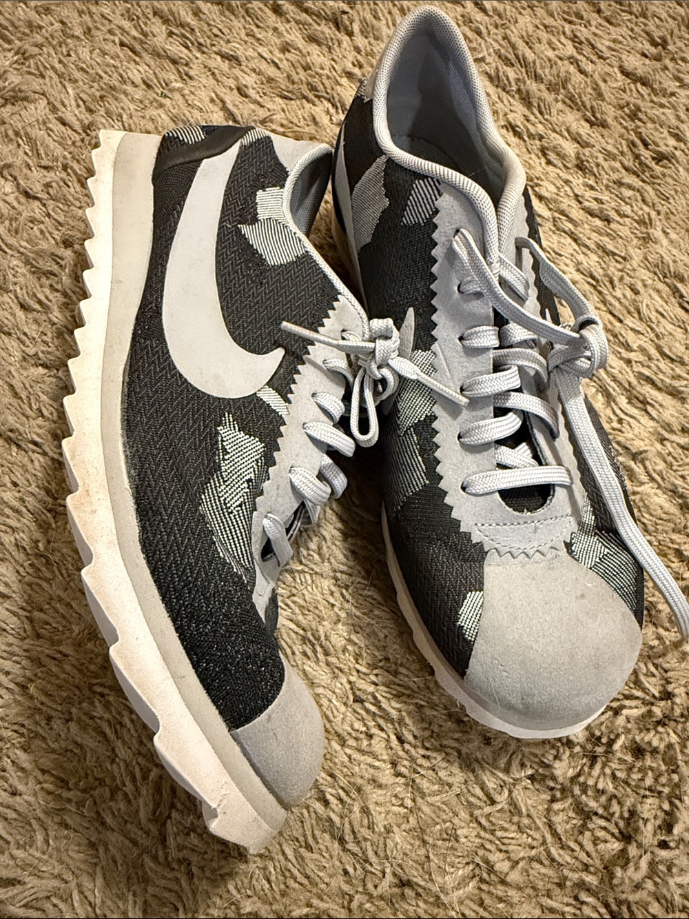 Nike Women's Black and Light Gray Retro Runner Sneakers